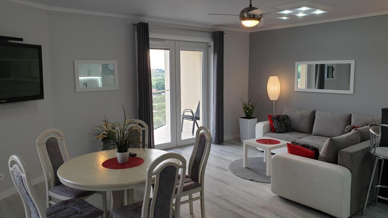 Apartamenty Podzamcze Валбжих Екстериор снимка